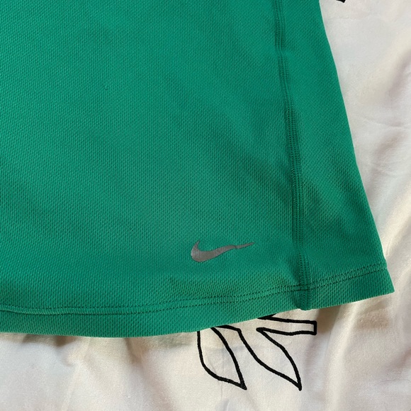 Nike Dri-fit workout top - Picture 3 of 8